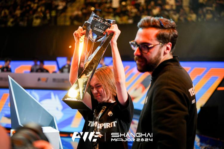 Wayward ：“这个赛季有几个目标，第一个就是要击败TES！”