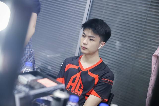 目前总场数999，Faker将在24日的T1 vs KT迎来第1000场